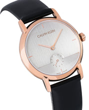 Laden Sie das Bild in den Galerie-Viewer, Calvin Klein Established K9H2Y6C6 | Damen-Armbanduhr | Swiss Made | Roségold Gehäuse | schwarzes Lederband | Quarzwerk | Saphirglas | NEU OVP. mit Box &amp; Papiere | 2 Jahre Hersteller-Garantie
