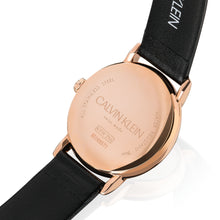 Laden Sie das Bild in den Galerie-Viewer, Calvin Klein Established K9H2Y6C6 | Damen-Armbanduhr | Swiss Made | Roségold Gehäuse | schwarzes Lederband | Quarzwerk | Saphirglas | NEU OVP. mit Box &amp; Papiere | 2 Jahre Hersteller-Garantie