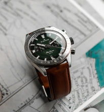 Laden Sie das Bild in den Galerie-Viewer, Edox Skydiver | 10116-3-VIDN | Chronograph 40 mm Green Dial | Edelstahl Saphirglas 300m Swiss Made | Limited 1000 + Lederband | NEU OVP Box Papiere 2 Jahre Garantie