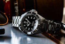 Laden Sie das Bild in den Galerie-Viewer, Edox Skydiver Neptunian | 80120-3NM-NIN | Automatic 44 mm Black Dial | Edelstahlband Keramik 1000m | Swiss Made Deep Sea Toolwatch | NEU OVP Full Set 2 Jahre Garantie