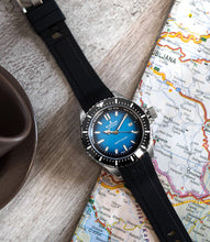 Laden Sie das Bild in den Galerie-Viewer, Edox Skydiver Neptunian | 80120-3NCA-BUIDN | Automatic 44 mm Blue Dial | Keramik Saphirglas 1000m Swiss Made | Profi-Taucheruhr Heliumventil | NEU OVP Full Set 2 Jahre Garantie