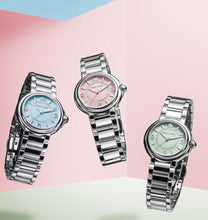 Laden Sie das Bild in den Galerie-Viewer, Maurice Lacroix Fiaba Colours Edition Diamonds FA1104-SS002-E20-1 | Damenuhr Ø 32 mm | Blaues Zifferblatt | 46 Diamanten | Swiss Made | NEU OVP | 2 Jahre Herstellergarantie