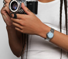 Laden Sie das Bild in den Galerie-Viewer, Maurice Lacroix Fiaba Colours Edition Diamonds FA1104-SS002-E20-1 | Damenuhr Ø 32 mm | Blaues Zifferblatt | 46 Diamanten | Swiss Made | NEU OVP | 2 Jahre Herstellergarantie