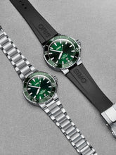 Laden Sie das Bild in den Galerie-Viewer, Oris Aquis Date 41,5 mm 01 733 7766 4157-07 8 22 05PEB Automatik Herren-Taucheruhr Edelstahlband Saphirglas Swiss Made NEU OVP Box Papiere Garantie