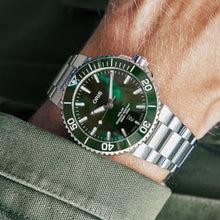 Laden Sie das Bild in den Galerie-Viewer, Oris Aquis Date 41,5 mm 01 733 7766 4157-07 8 22 05PEB Automatik Herren-Taucheruhr Edelstahlband Saphirglas Swiss Made NEU OVP Box Papiere Garantie