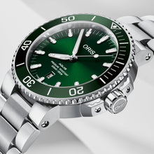 Laden Sie das Bild in den Galerie-Viewer, Oris Aquis Date 01 733 7730 4157-07 8 24 05PEB | Automatik Taucheruhr 43,5 mm Herrenuhr | Edelstahlband | Zifferblatt gruen | 300 m Wasserdicht | NEU OVP mit Box &amp; Papieren Garantie