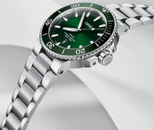 Laden Sie das Bild in den Galerie-Viewer, Oris Aquis Date 01 733 7730 4157-07 8 24 05PEB | Automatik Taucheruhr 43,5 mm Herrenuhr | Edelstahlband | Zifferblatt gruen | 300 m Wasserdicht | NEU OVP mit Box &amp; Papieren Garantie