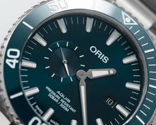 Laden Sie das Bild in den Galerie-Viewer, Oris Aquis Small Second Date 01 743 7733 4155-07 8 24 05PEB Automatik Herren-Taucheruhr 500m NEU OVP
