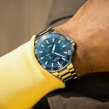 Laden Sie das Bild in den Galerie-Viewer, Oris Aquis Small Second Date 01 743 7733 4155-07 8 24 05PEB Automatik Herren-Taucheruhr 500m NEU OVP