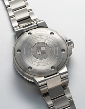Laden Sie das Bild in den Galerie-Viewer, Oris Aquis Small Second Date 01 743 7733 4155-07 8 24 05PEB Automatik Herren-Taucheruhr 500m NEU OVP
