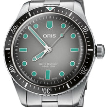 Laden Sie das Bild in den Galerie-Viewer, Oris Divers Sixty-Five Glow Grey Dial 01 733 7707 4053-07 8 20 18 | Automatik Herrenuhr Ø 40 mm Stahlarmband | Türkis Glow Leuchtmasse | 38–41 h Gangreserve | NEU OVP. mit Box/Papiere und bis 3 Jahre Hersteller-Garantie