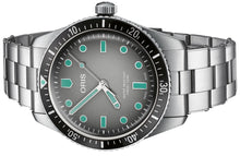 Laden Sie das Bild in den Galerie-Viewer, Oris Divers Sixty-Five Glow Grey Dial 01 733 7707 4053-07 8 20 18 | Automatik Herrenuhr Ø 40 mm Stahlarmband | Türkis Glow Leuchtmasse | 38–41 h Gangreserve | NEU OVP. mit Box/Papiere und bis 3 Jahre Hersteller-Garantie