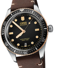 Laden Sie das Bild in den Galerie-Viewer, Oris Divers Sixty-Five 01 733 7707 4354-07 5 20 55 | Automatik Herrenuhr 40 mm | Bicolor Bronze | Schwarzes Zifferblatt | Lederband | NEU OVP