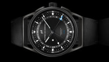Laden Sie das Bild in den Galerie-Viewer, Porsche Design | 6023.4.02.005.07.2 | Novelty 1919 Globetimer UTC | All Black-Black | Automatik | COSC Chronometer | GMT | Datumsanzeige | Titan | Saphirglas | Swiss Made | NEU OVP | mit Box &amp; Papieren | COSC-Zertifikat | 2 Jahre Hersteller-Garantie
