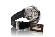 Laden Sie das Bild in den Galerie-Viewer, Maurice Lacroix Masterpiece Roue Carée Seconde Herrenuhr Handaufzug MP7158-SS001-901-1 neu Garantie Box Papiere Saphirglas Krokolederband schwarz Swiss Made Square Wheel - Chronographen 24 - Luxusuhren günstig kaufen
