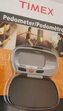 Laden Sie das Bild in den Galerie-Viewer, Timex Pedometer Podomètre Schrittzähler T5E011ME mit Großanzeige Entfernung Kalorien Uhrzeit im Flip-Case