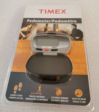 Laden Sie das Bild in den Galerie-Viewer, Timex Pedometer Podomètre Schrittzähler T5E011ME mit Großanzeige Entfernung Kalorien Uhrzeit im Flip-Case