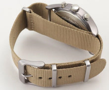 Laden Sie das Bild in den Galerie-Viewer, Timex Military MK1 Supernova Chronograph Aluminium Herrenuhr Textilband braun mit Stoppuhr mit Beleuchtung TW2T10700 NEU OVP. BOX PAPIERE